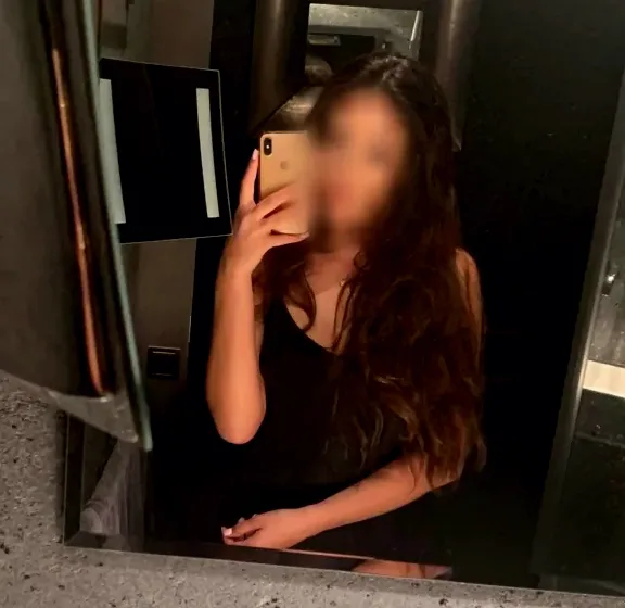 Agnes, 24