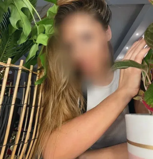Amina, 39