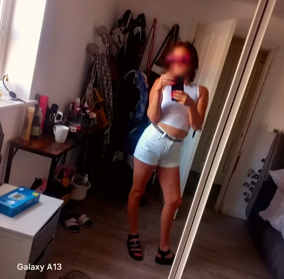 Amina, 39