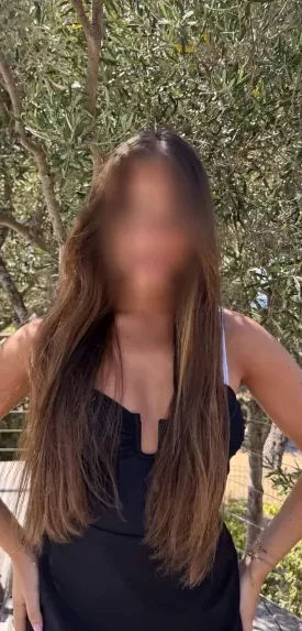 Amina, 35