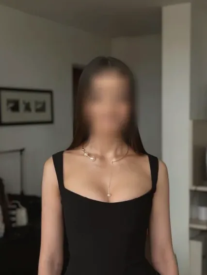 Andrea, 38