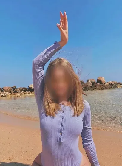 Andrea, 27
