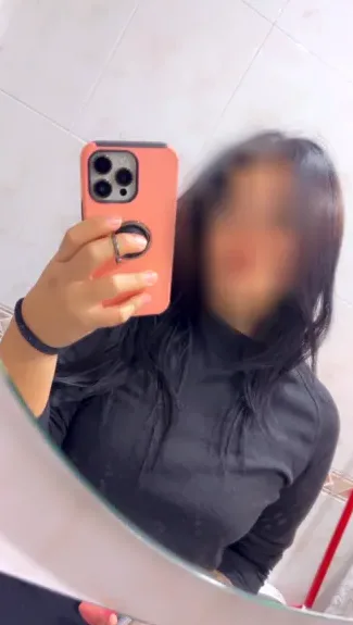 Ella, 30