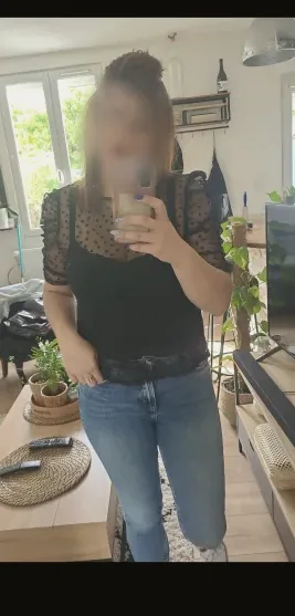 Ella, 34
