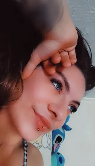 Ella, 24