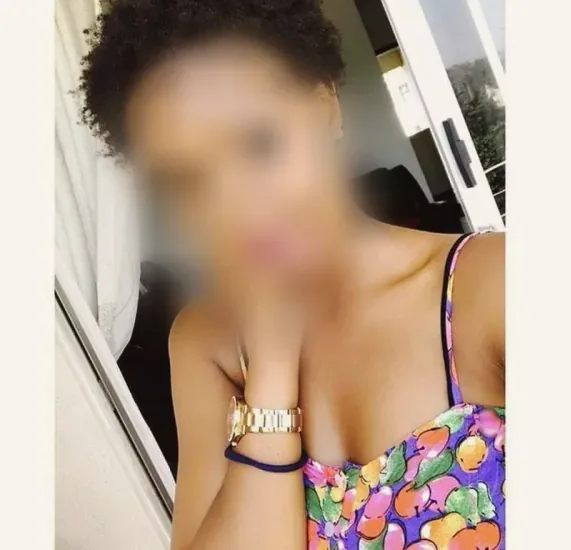 Julie, 25
