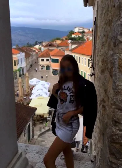 Karoline, 33