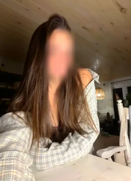 Malou, 22