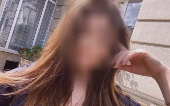 Merve, 19