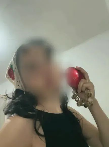 Sara, 21