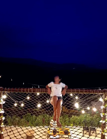 Tina, 28