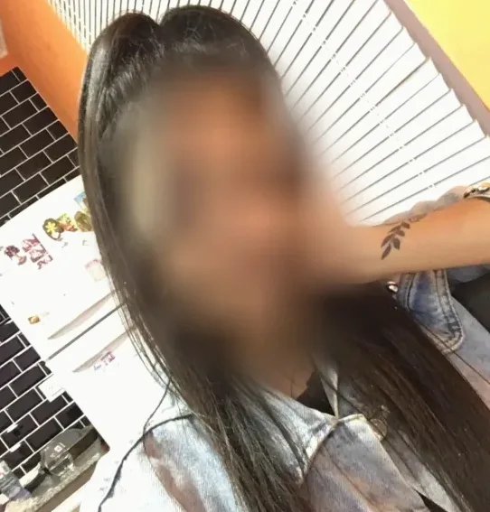 Zeynep, 29